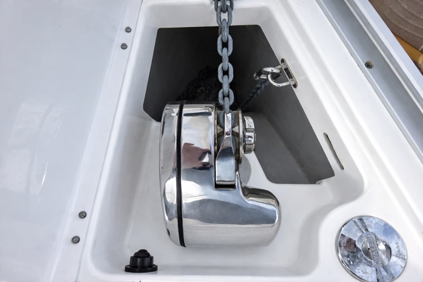 Anchor locker w/ electric windlass