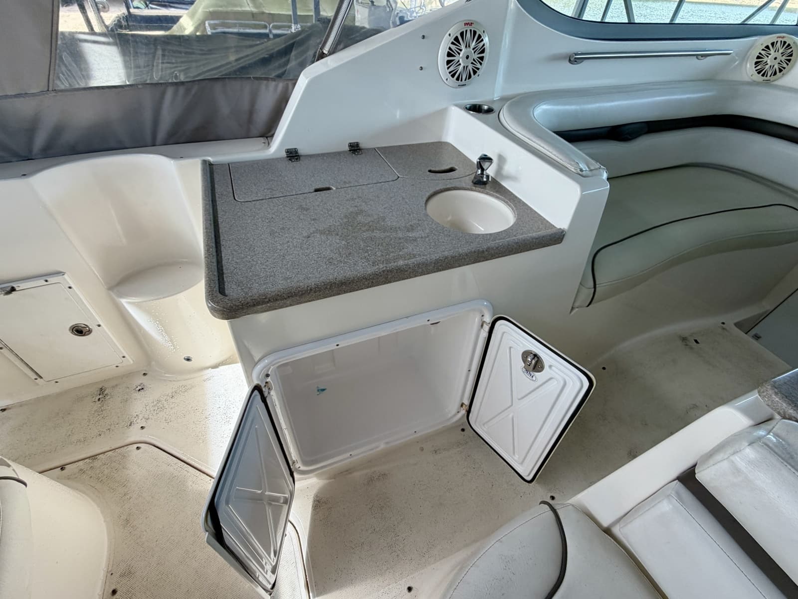 2008 Rinker 280 Express Cruiser