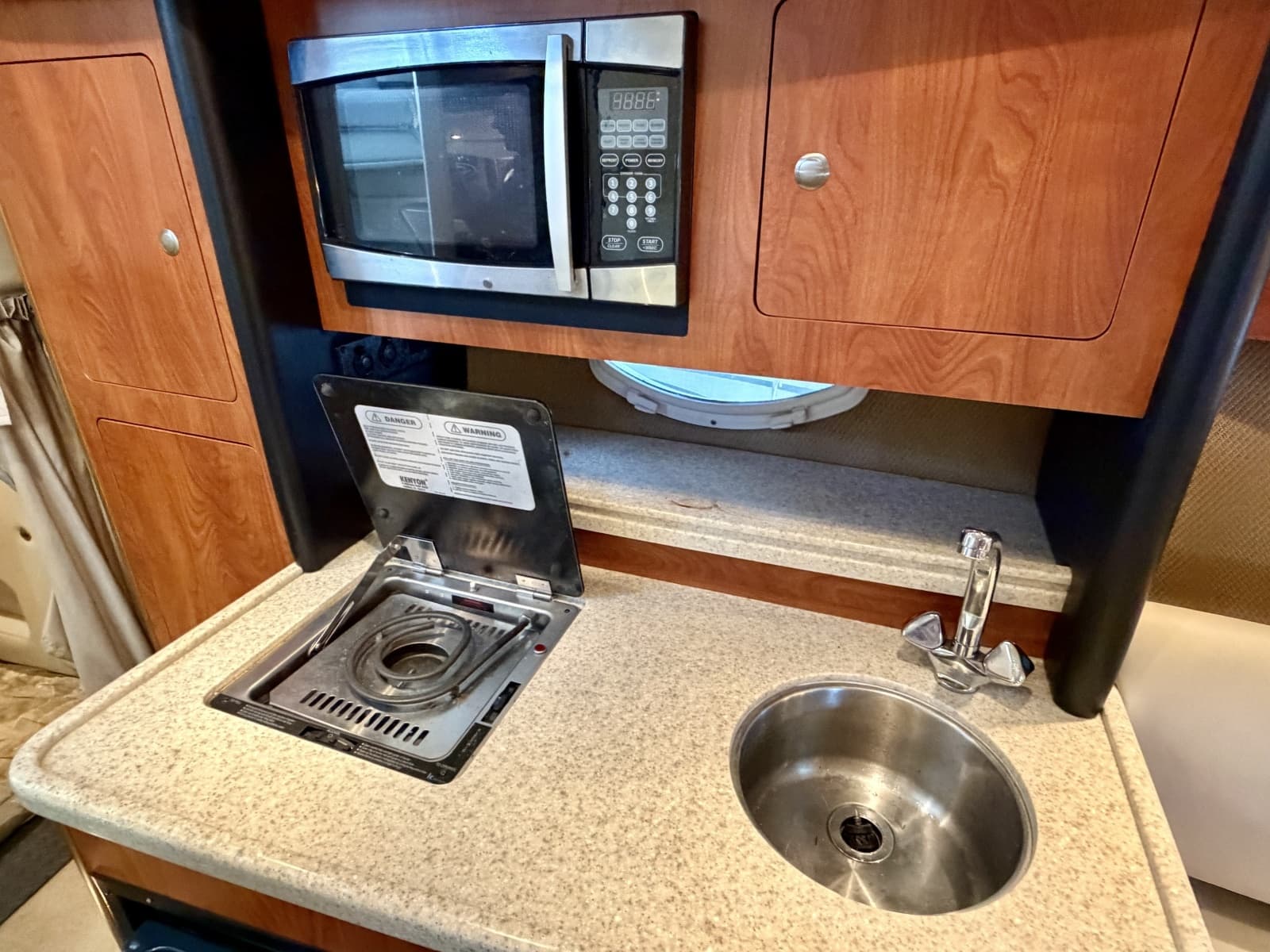 2008 Rinker 280 Express Cruiser