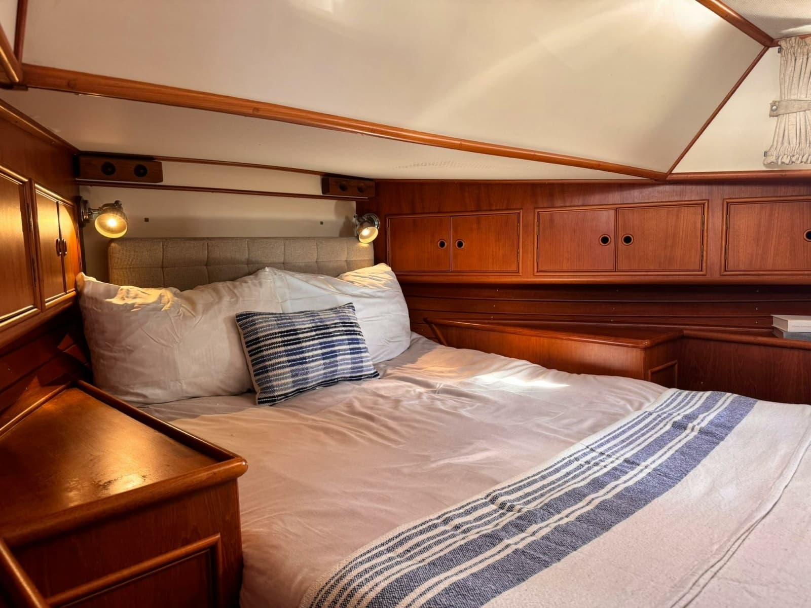 1999 Grand Banks Yachts 