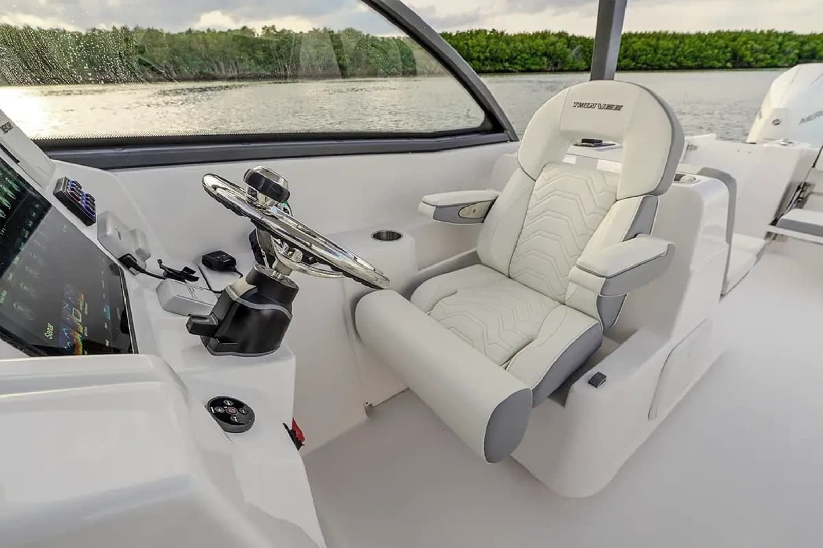 2026 Twin Vee 280 GFX2 DC