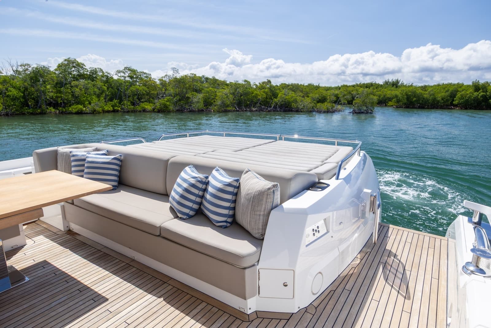 2020 Sunseeker PREDATOR 74 XPS