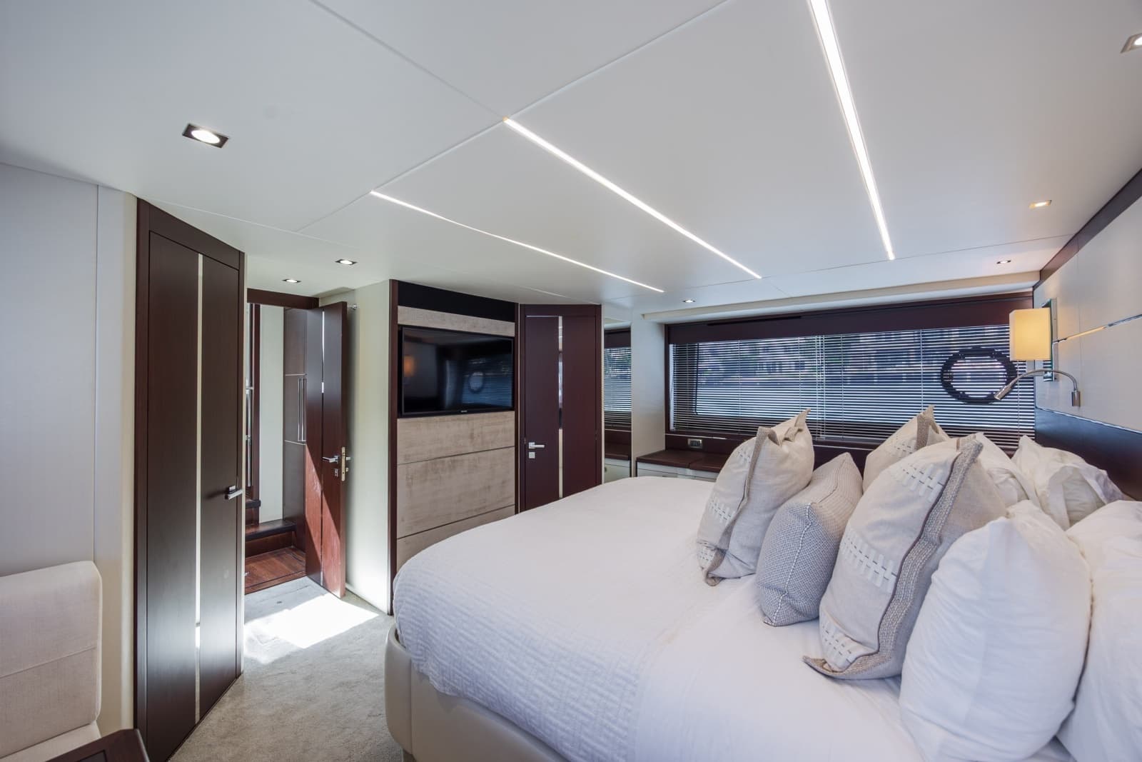 2020 Sunseeker PREDATOR 74 XPS