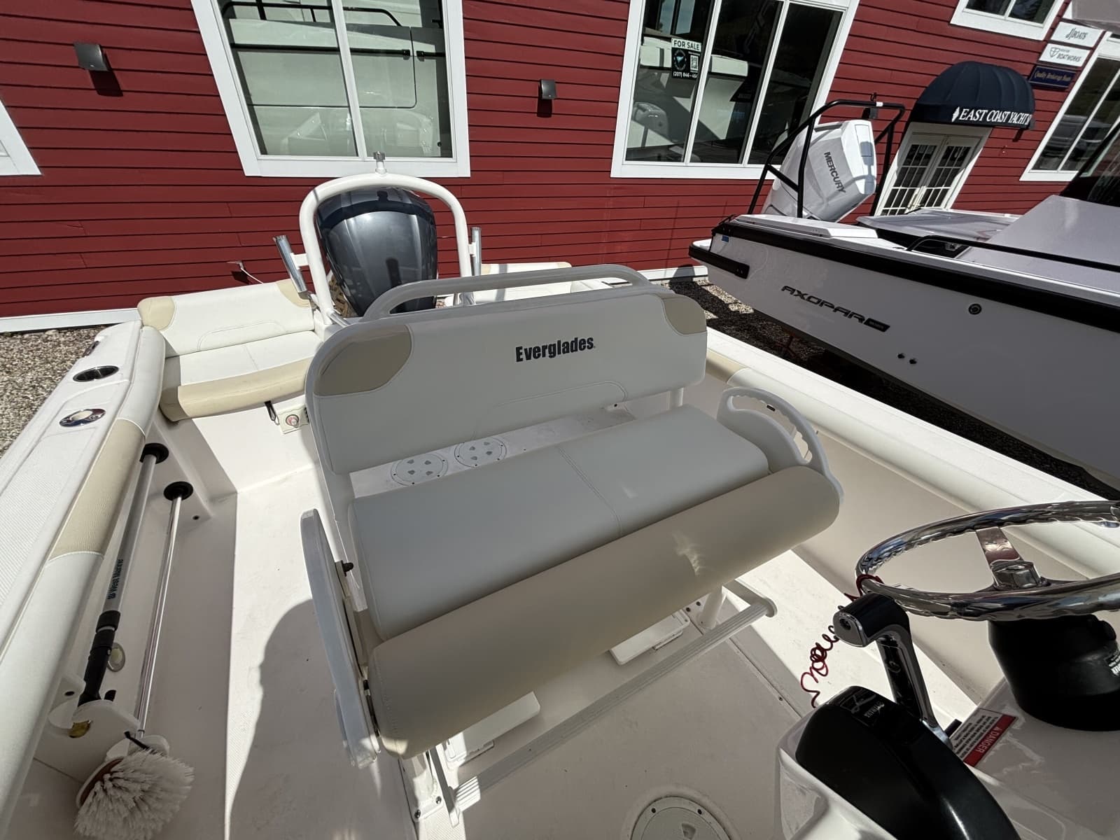 2011 Everglades Everglades 230 CC