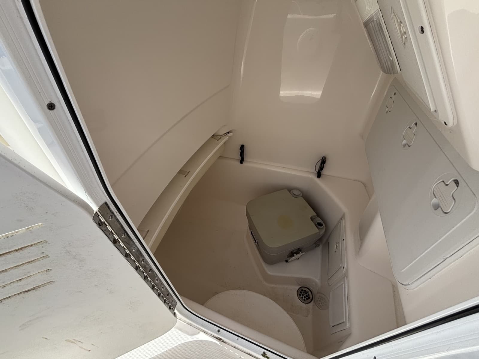 2011 Everglades Everglades 230 CC