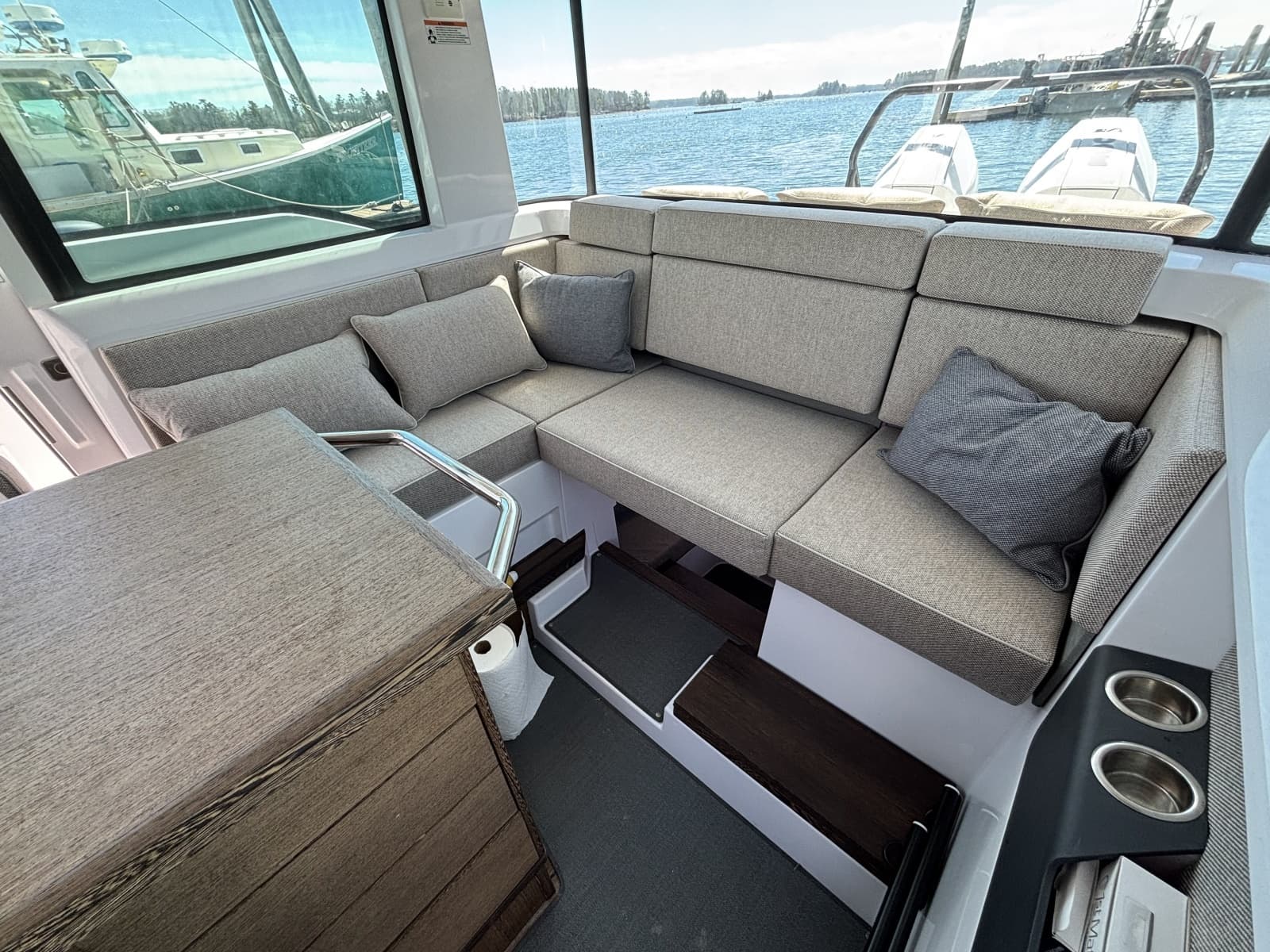 2023 Axopar 37XC Cross Cabin