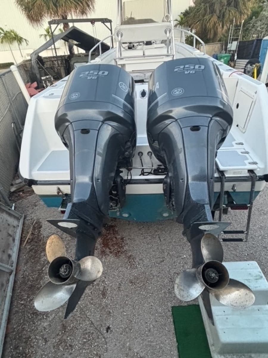 2001 Boston Whaler 26 Outrage