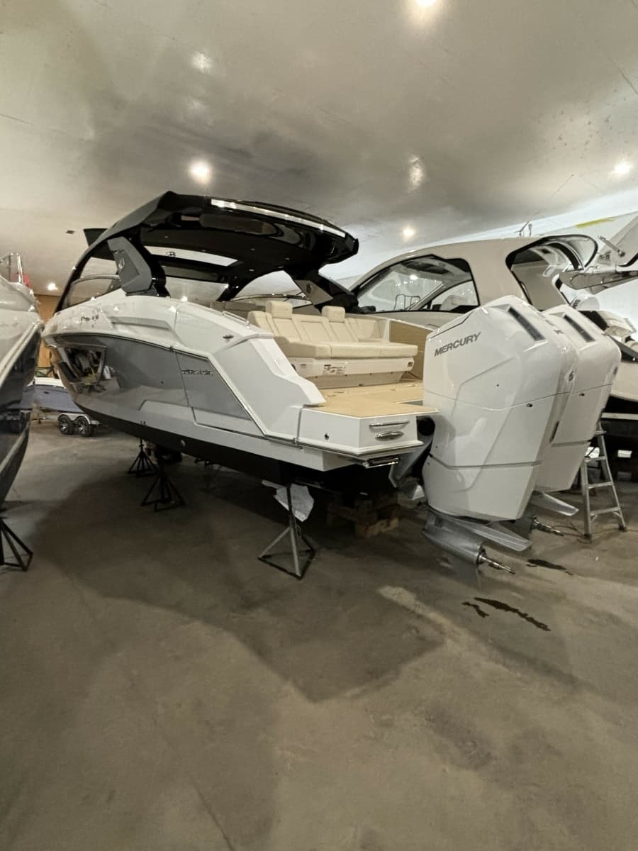 2024 Cruisers Yachts 42 GLS OB