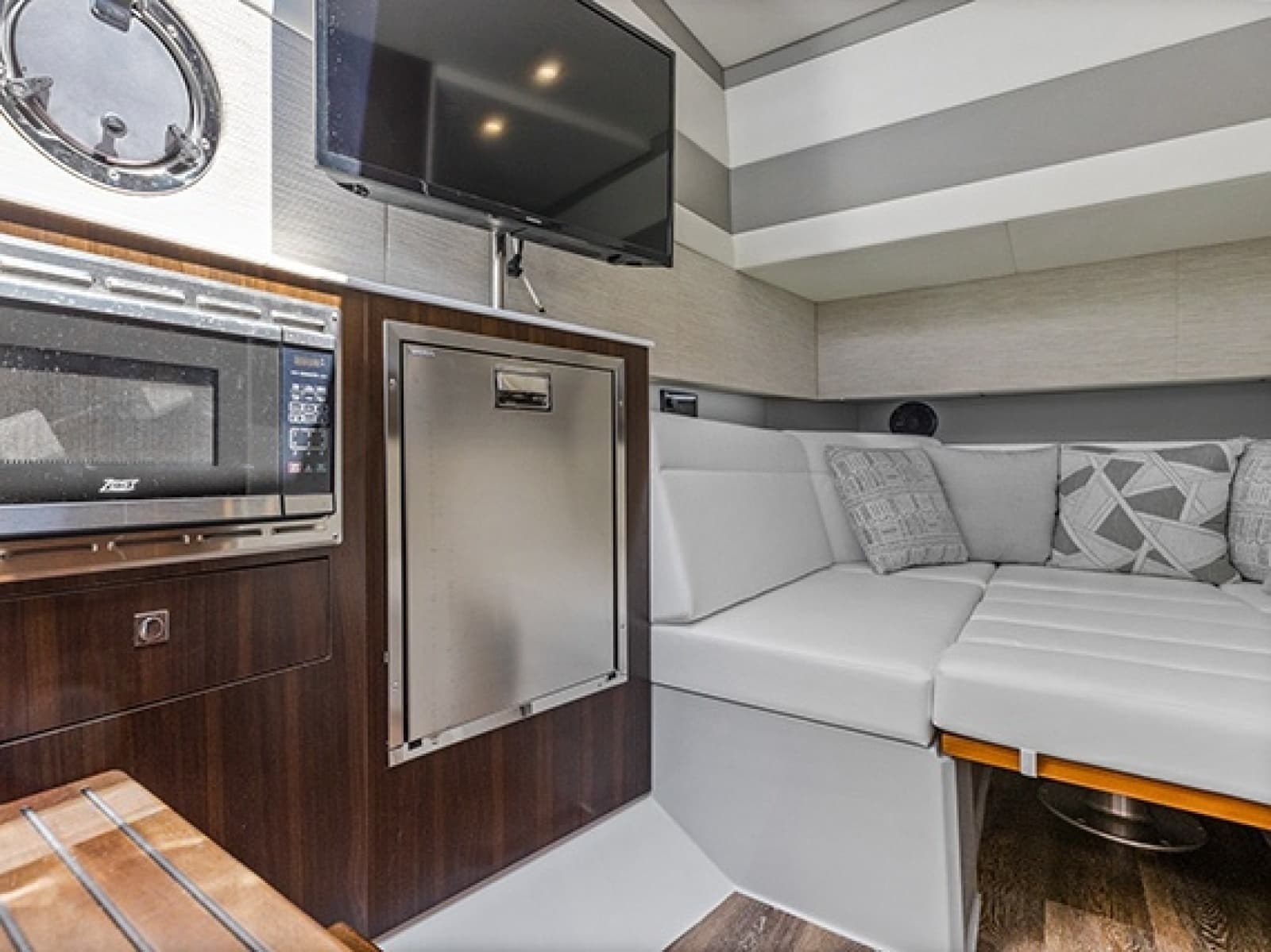 2024 Cruisers Yachts 42 GLS OB