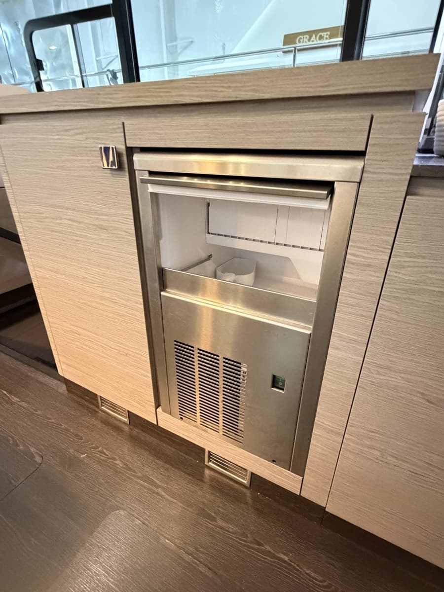 2024 Fountaine Pajot MY 5