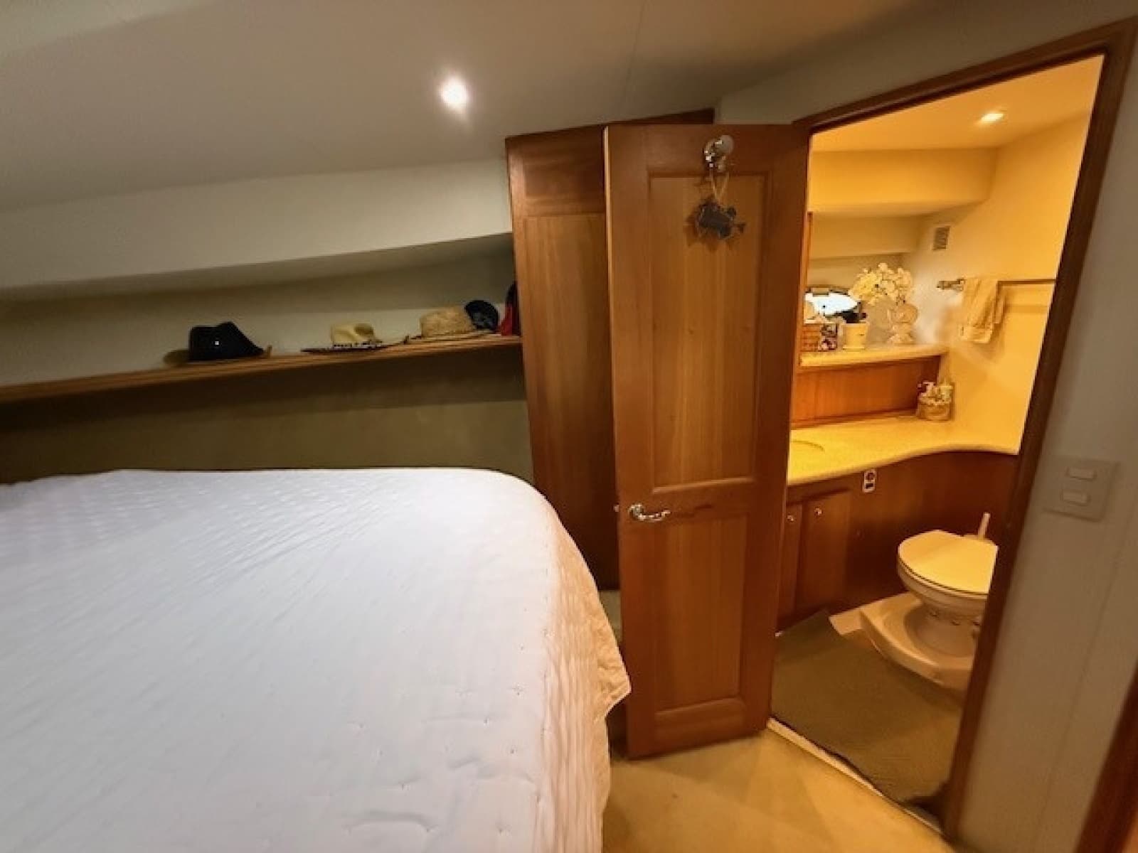 2001 Silverton 42 Convertible