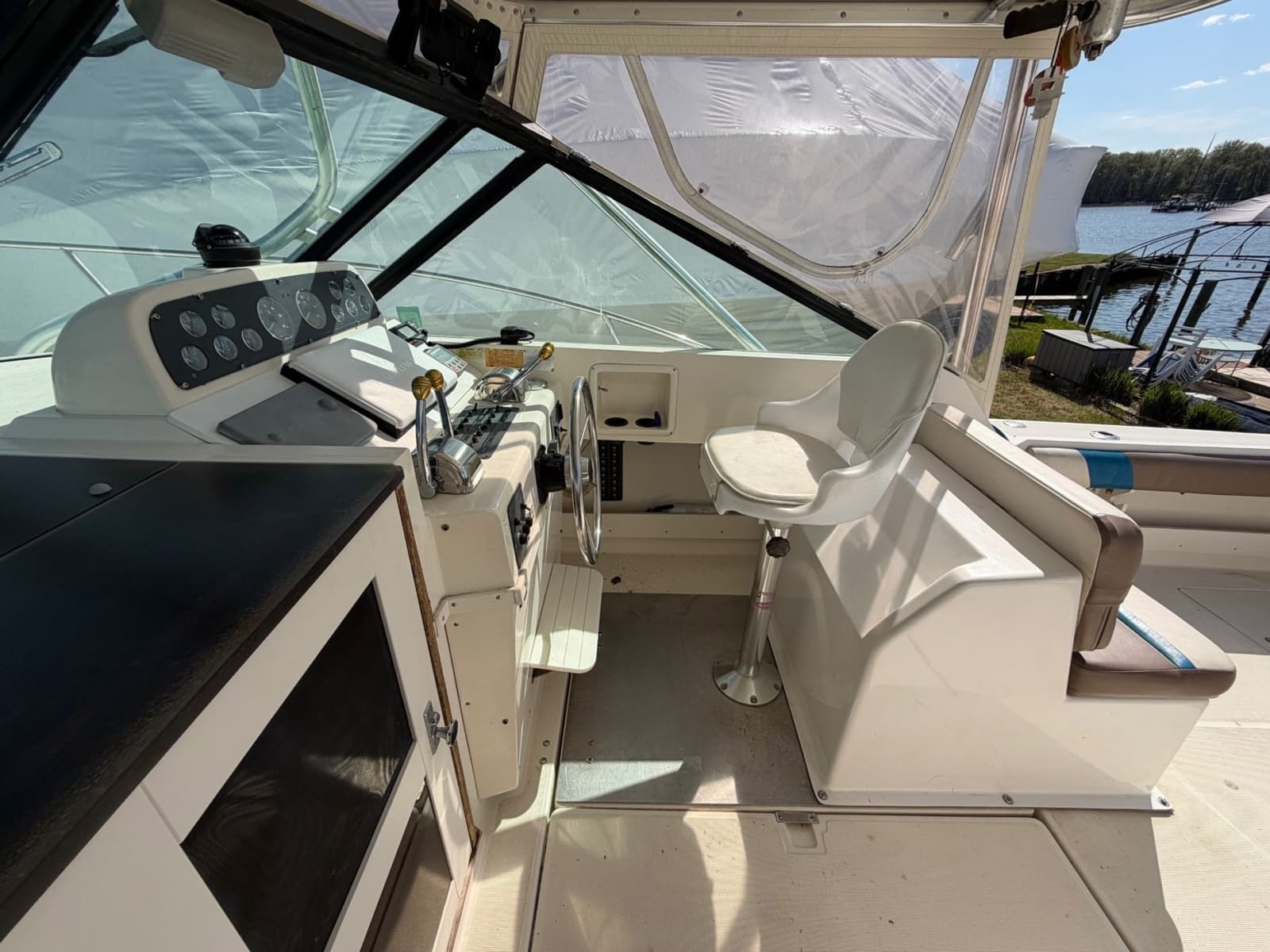 1997 Pursuit 3100 Express