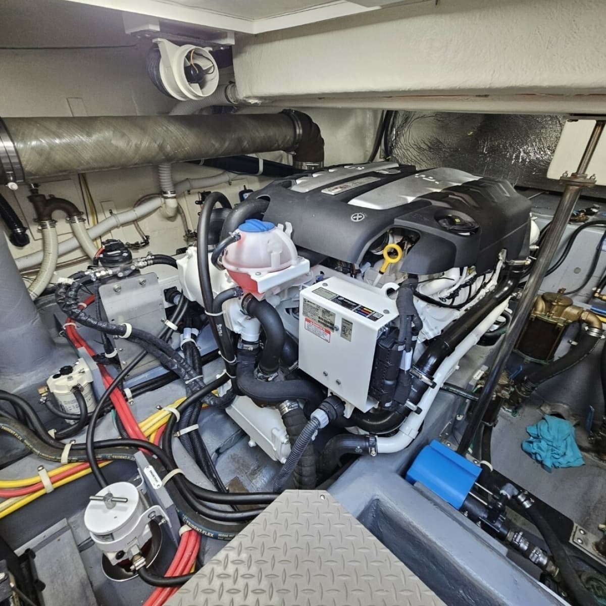 2020 Carver C37  Coupe