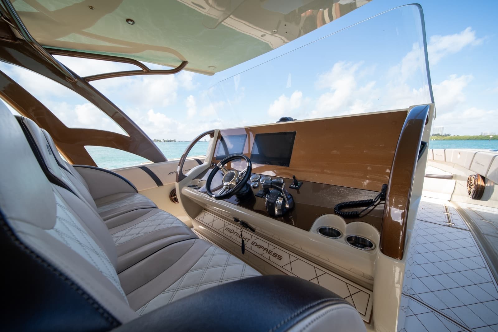 2019 Midnight Express 