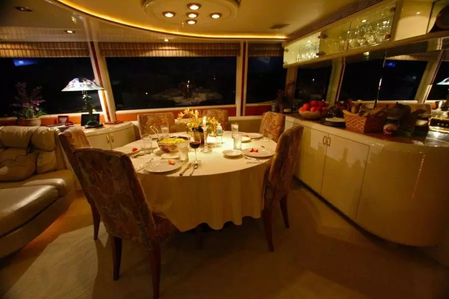 1996 Lazzara Yachts GRAND SALON