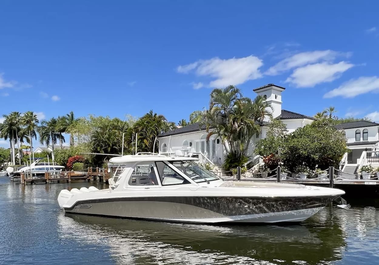 Why a Yacht Broker Gives Buyers and Sellers the Edge
